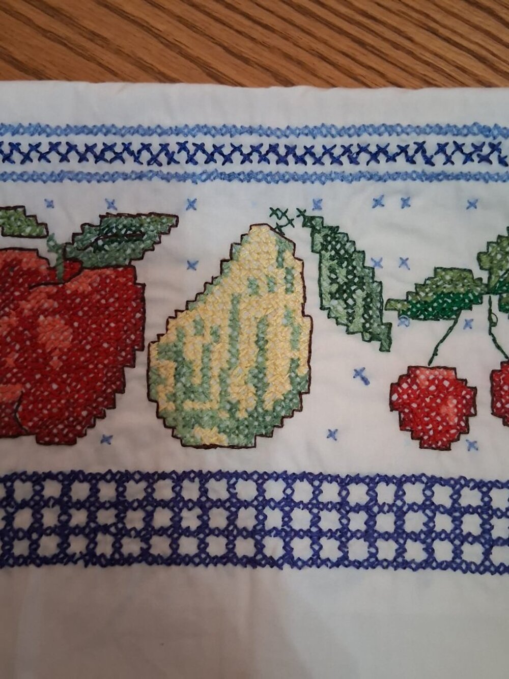 Embroidered Table Runner - Picture 4 of 4